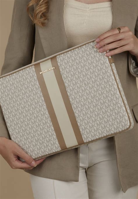 michael kors laptoptas dames|Michael Kors 13 laptop case.